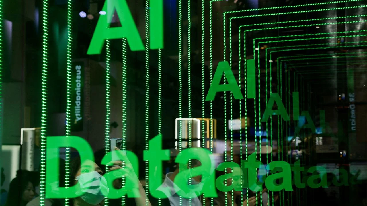 Власти Калифорнии хотят, чтобы техкомпании гарантировали безопасность ИИ / Фото: Reuters/Ann Wang