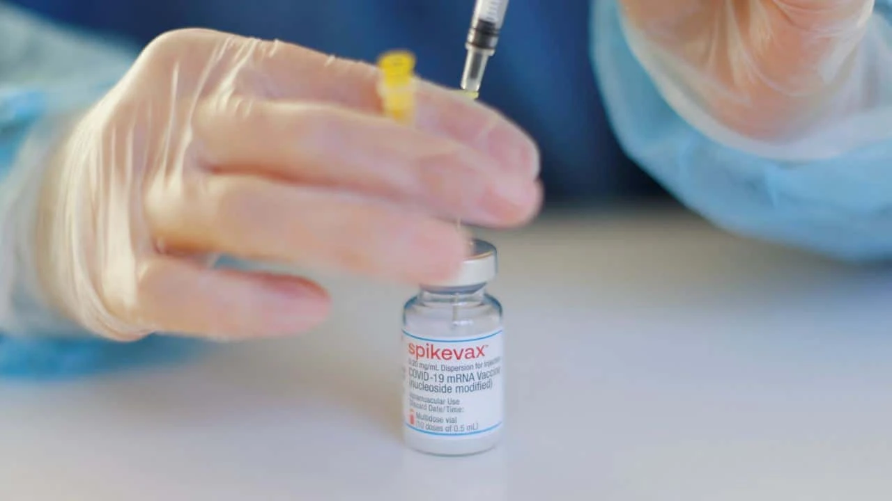 Moderna объединила вакцины от гриппа и коронавируса в одну и разрабатывает новые сочетания прививок / Фото: Reuters/Michele Tantussi