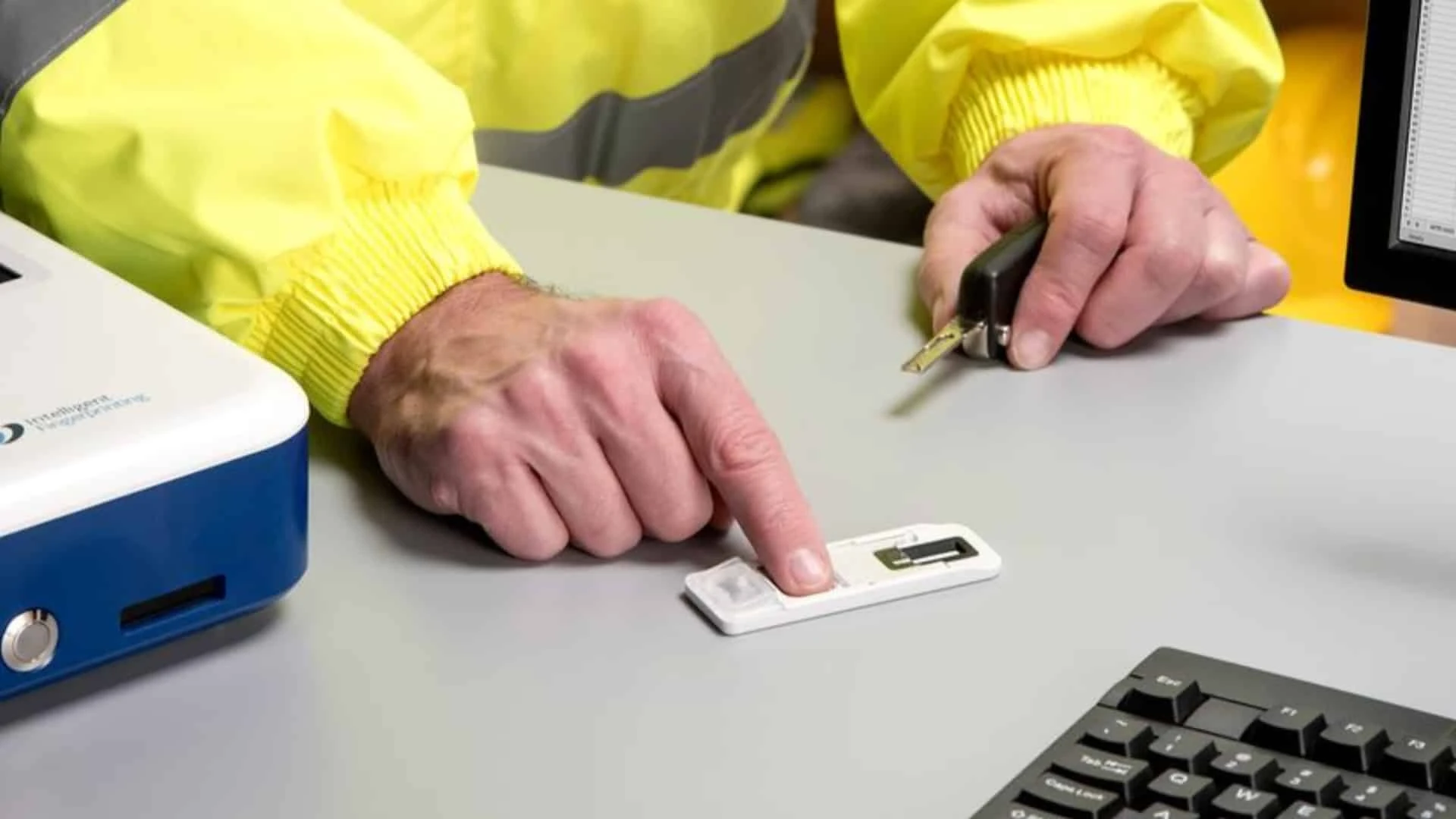 В скрининге INBS используется пот с пальцев для тестирования на распространенные наркотики / Фото: Intelligent Bio Solutions