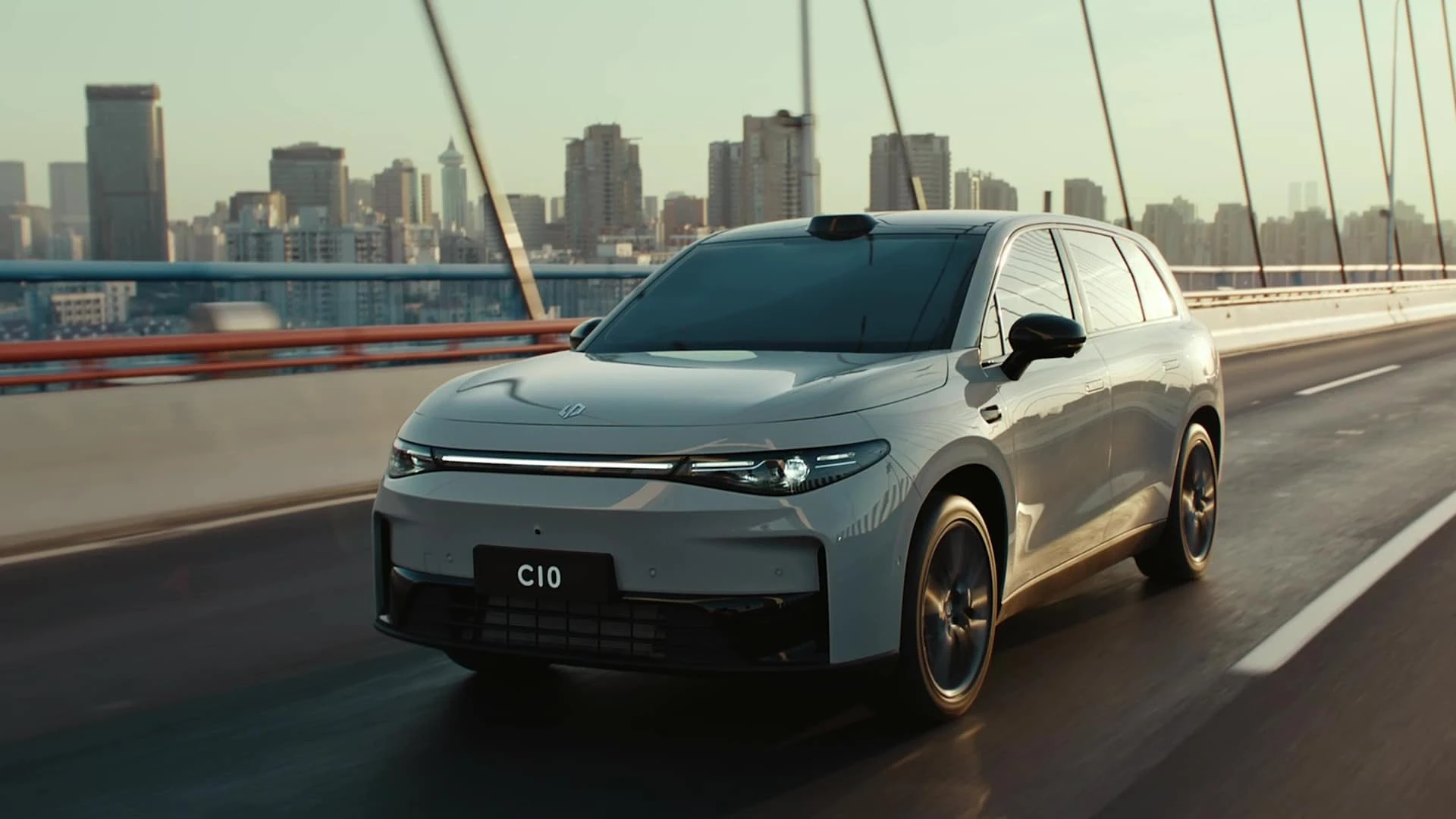 Stellantis должен вывести за пределы Китая сборку электромобиля Leapmotor С10, чтобы избежать высоких таможенных пошлин в ЕС / Фото: Leapmotor