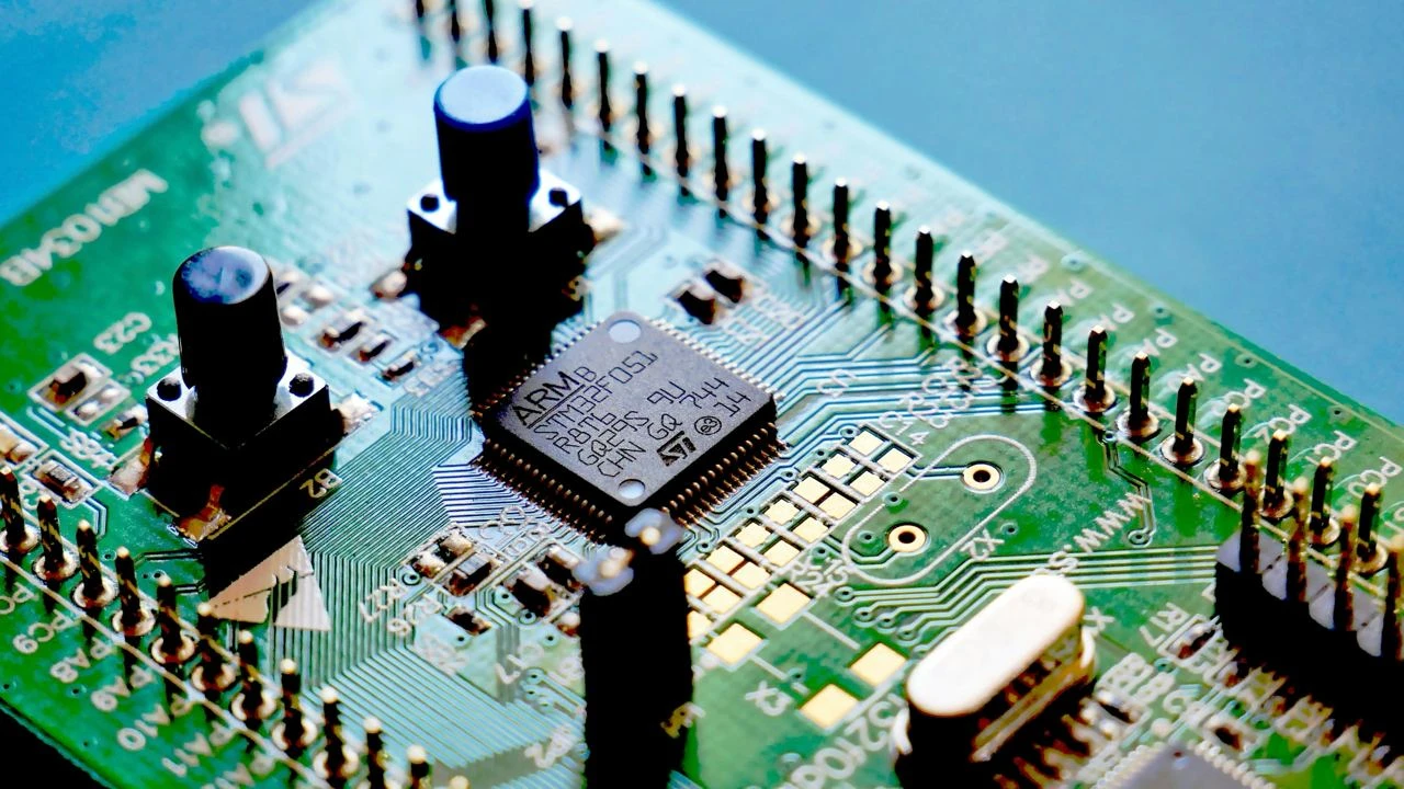 Бумаги Arm подорожали на премаркете после решения включить их в Nasdaq-100