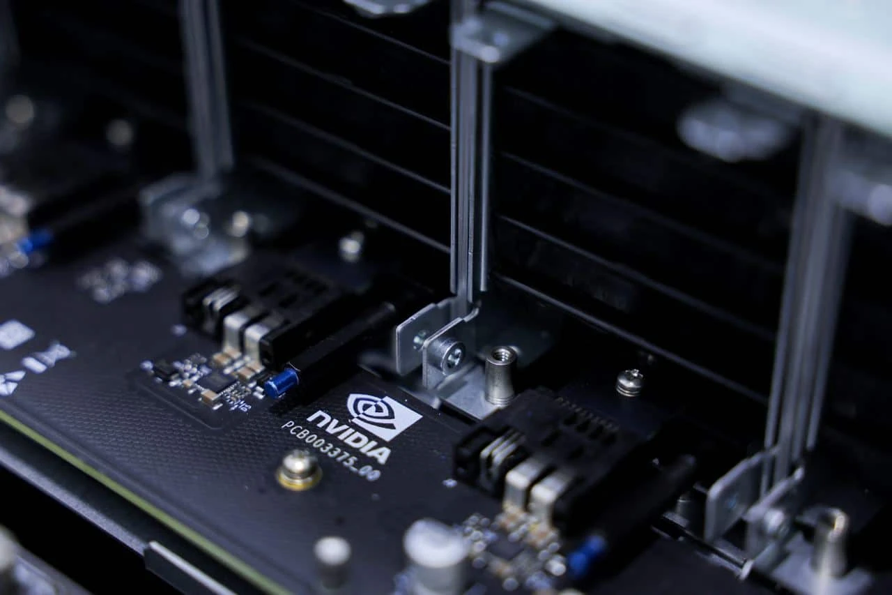 Акции Nvidia после роста на 800% становятся переоцененными, считает KKM Financial  Фото: Reuters/Ann Wang