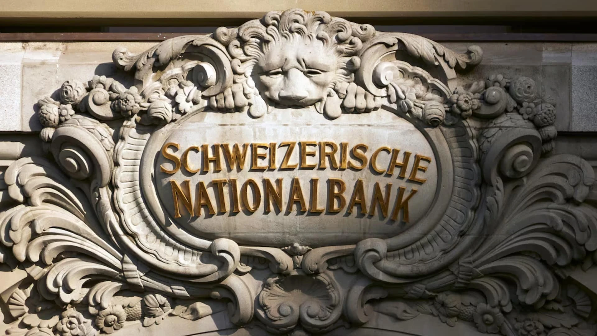 ЦБ Швейцарии снизил процентную ставку на втором заседании подряд / Фото: Reuters /Denis Balibouse