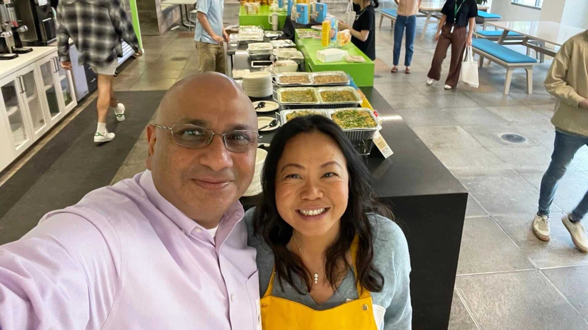 Малик Садик (слева) займется развитием DDC / Фото: LinkedIn/Nona Lim