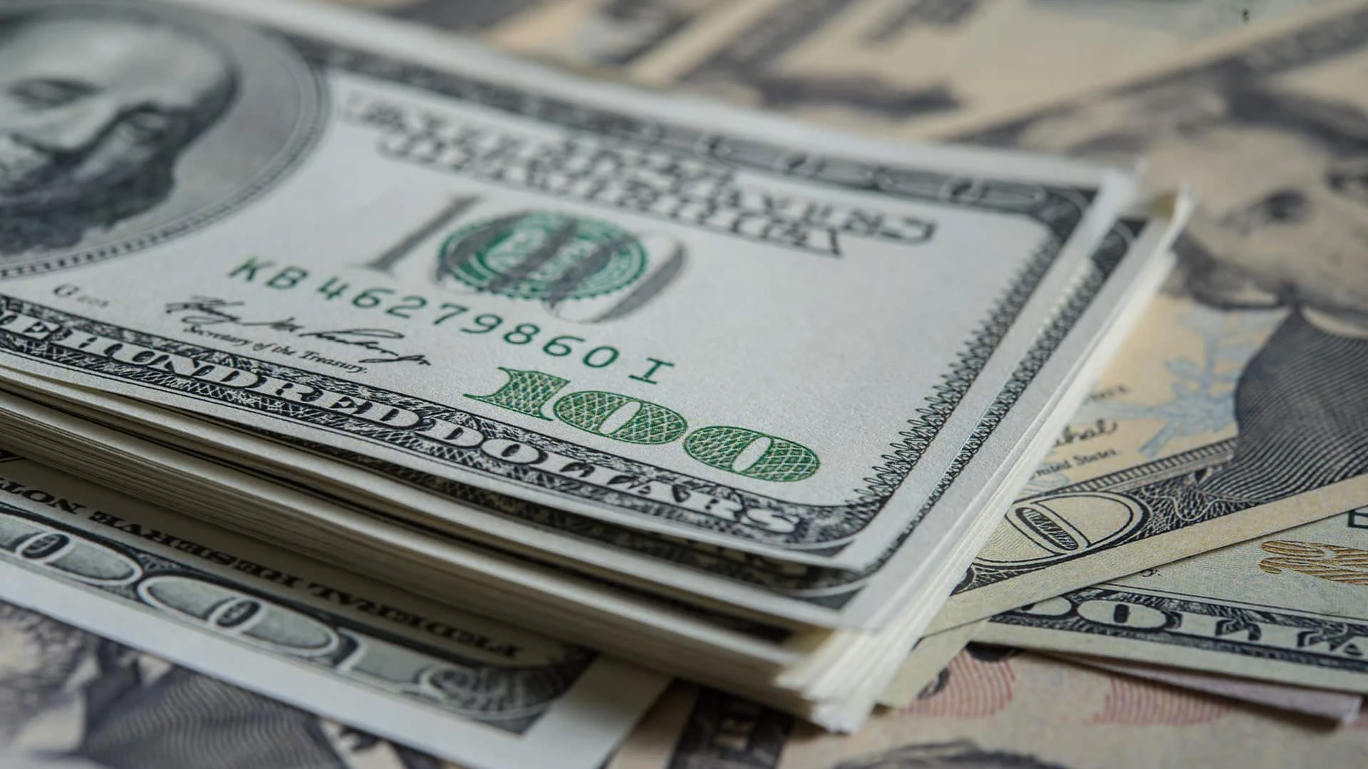 Доля американской валюты в международных валютных резервах сократилась, но говорить о закате доллара преждевременно / Фото: freepik