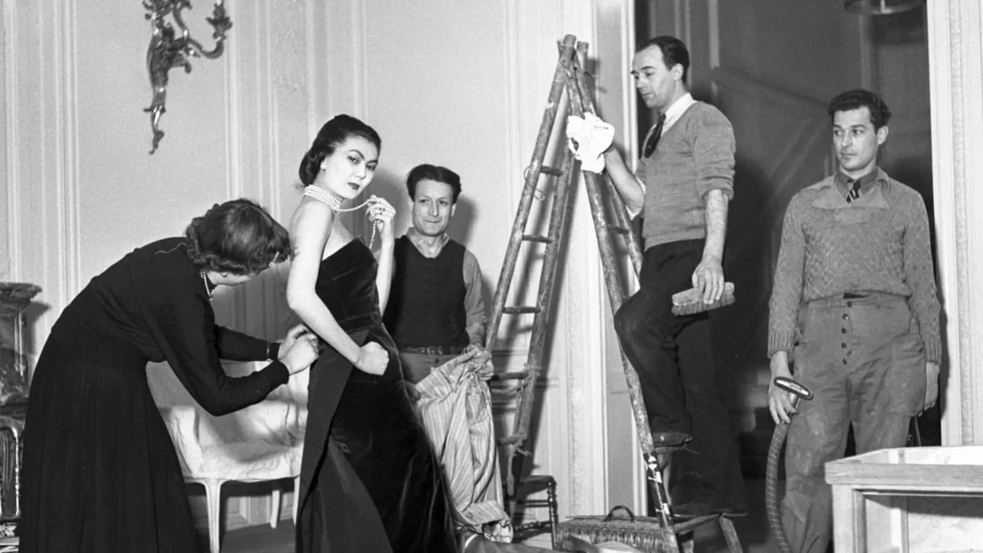 Алла Ильчун в мастерской дома «Кристиан Диор», февраль 1950 года, Париж /Фото: Getty Images