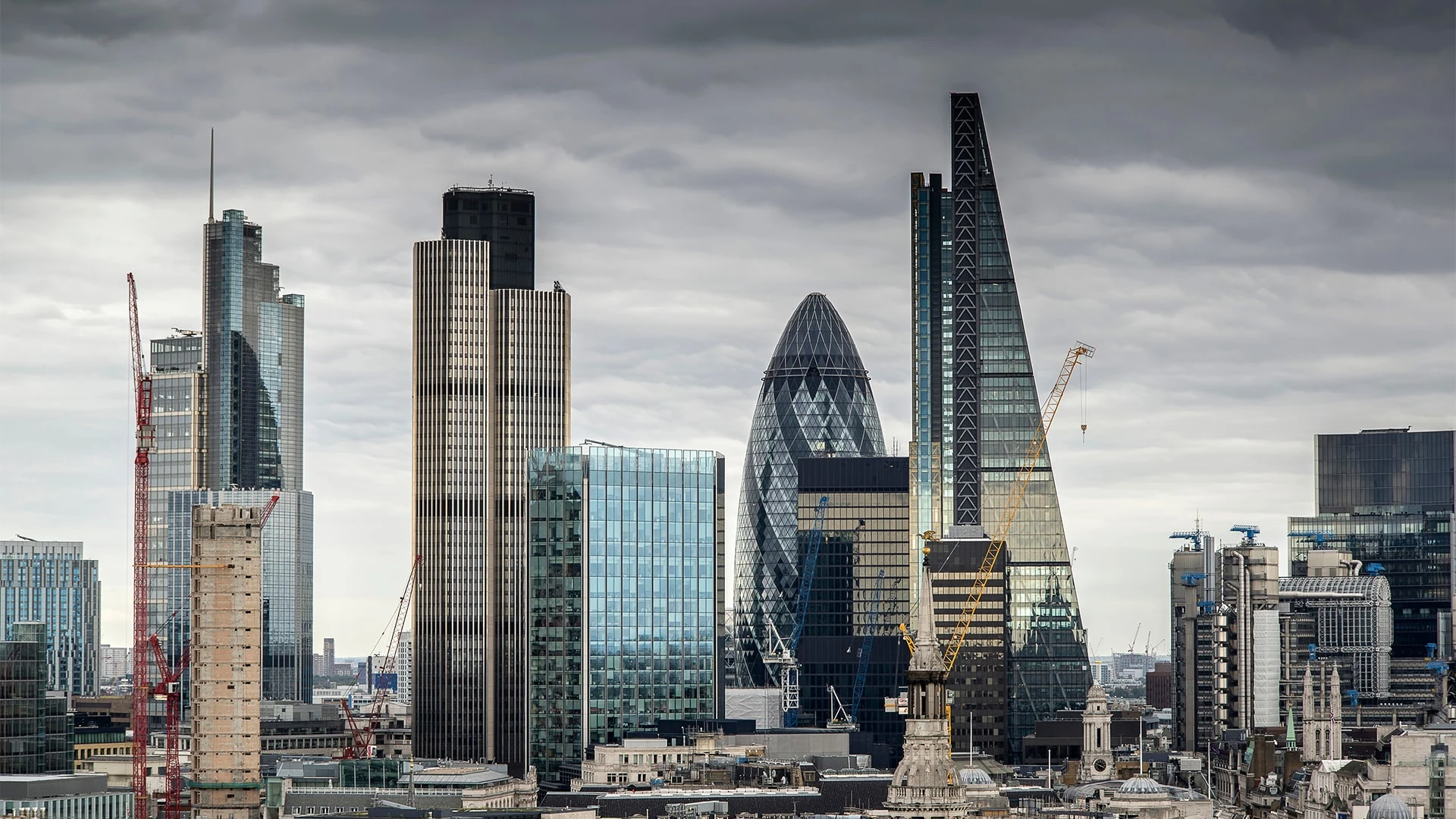 Банк Англии оценивает потенциальный рост экономики Великобритании на уровне 1%, с таким ростом ее проблемы будут только ухудшаться. Фото: shutterstock