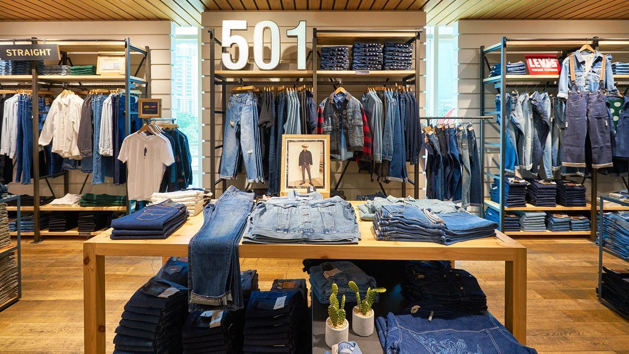 Акции Levis и H&M обвалились после выхода отчетности за второй квартал / Фото: Shutterstock