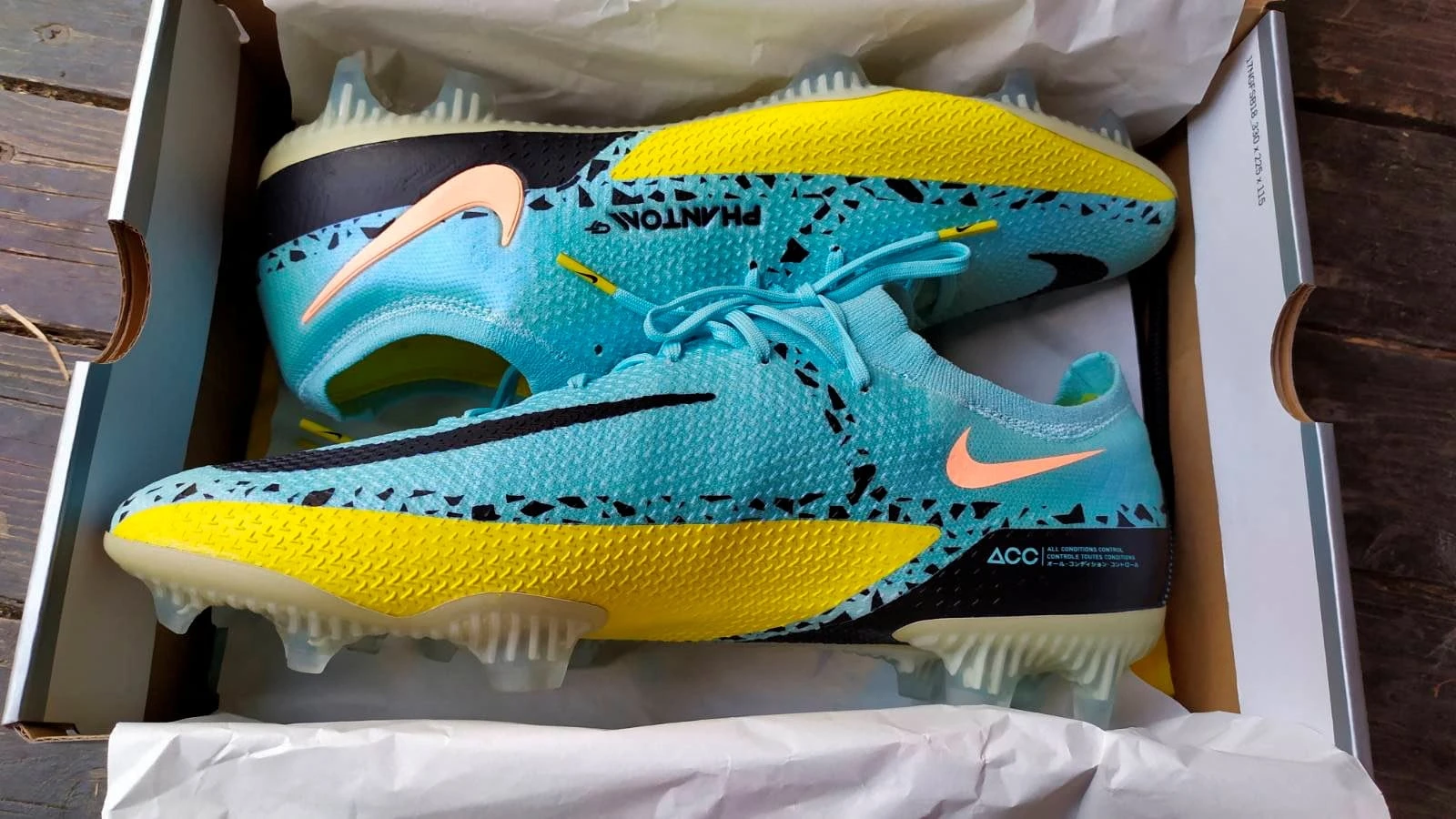 Продажи Nike через веб-сайт, в приложении и магазинах снизились на 8%, не оправдав ожиданий Уолл-стрит / Фото: Reuters