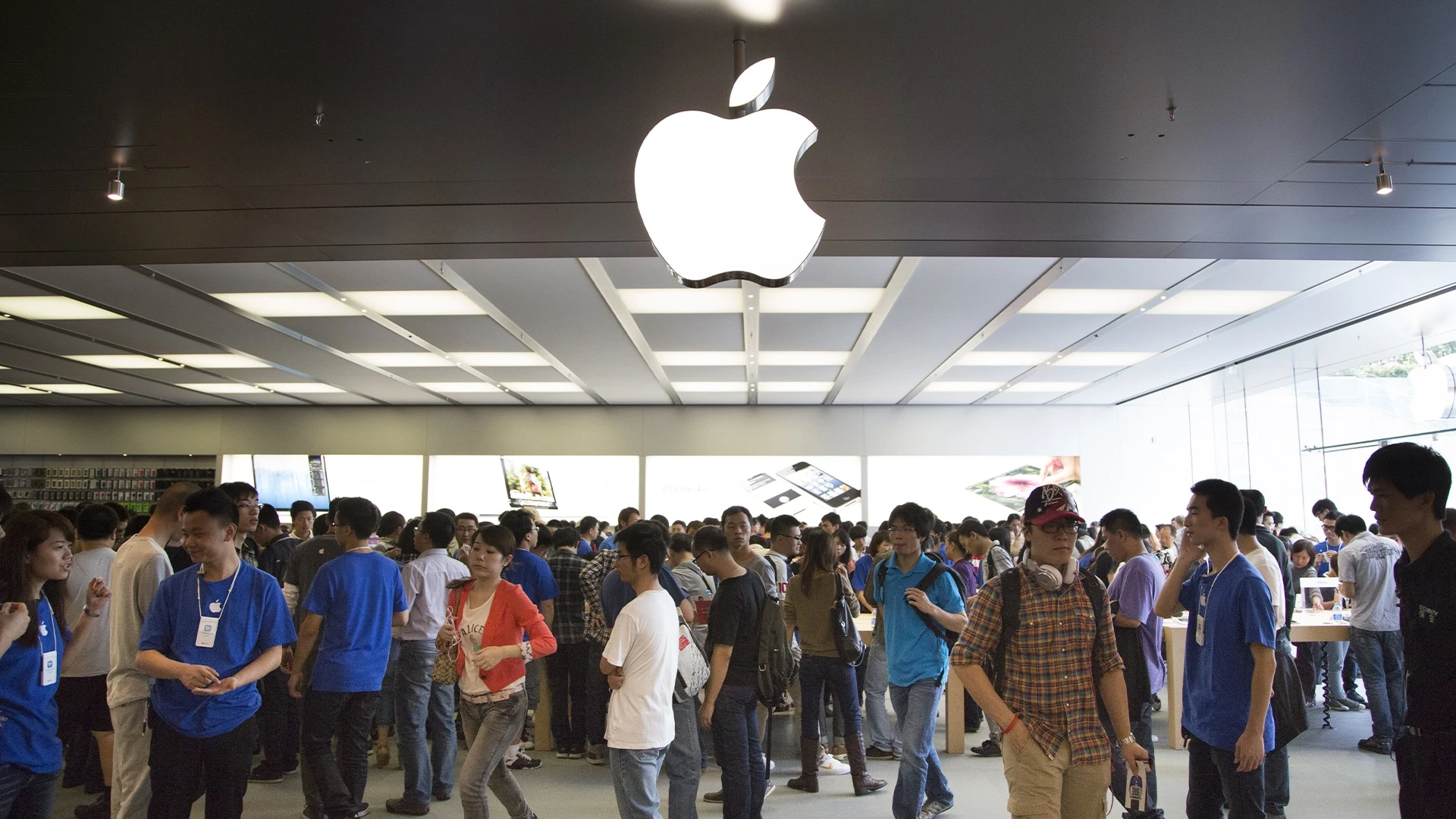 Apple в мае увеличила поставки смартфонов в Китае на 40%, несмотря на старт продаж нового «убийцы iPhone» от Huawei /  Фото: Shutterstock