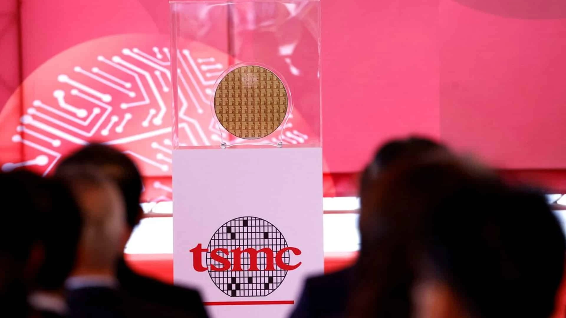 TSMC проводит церемонию запуска производства чипов по самому передовому в мире 3-нанометровому техпроцессу / фото: Reuters/Ann Wang