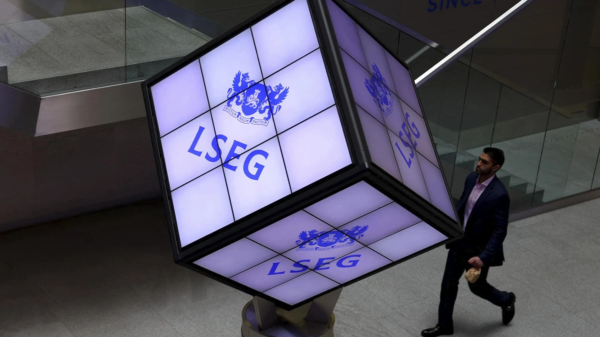 Вестибюль Лондонской фондовой биржи / Фото: Reuters/Hannah McKay