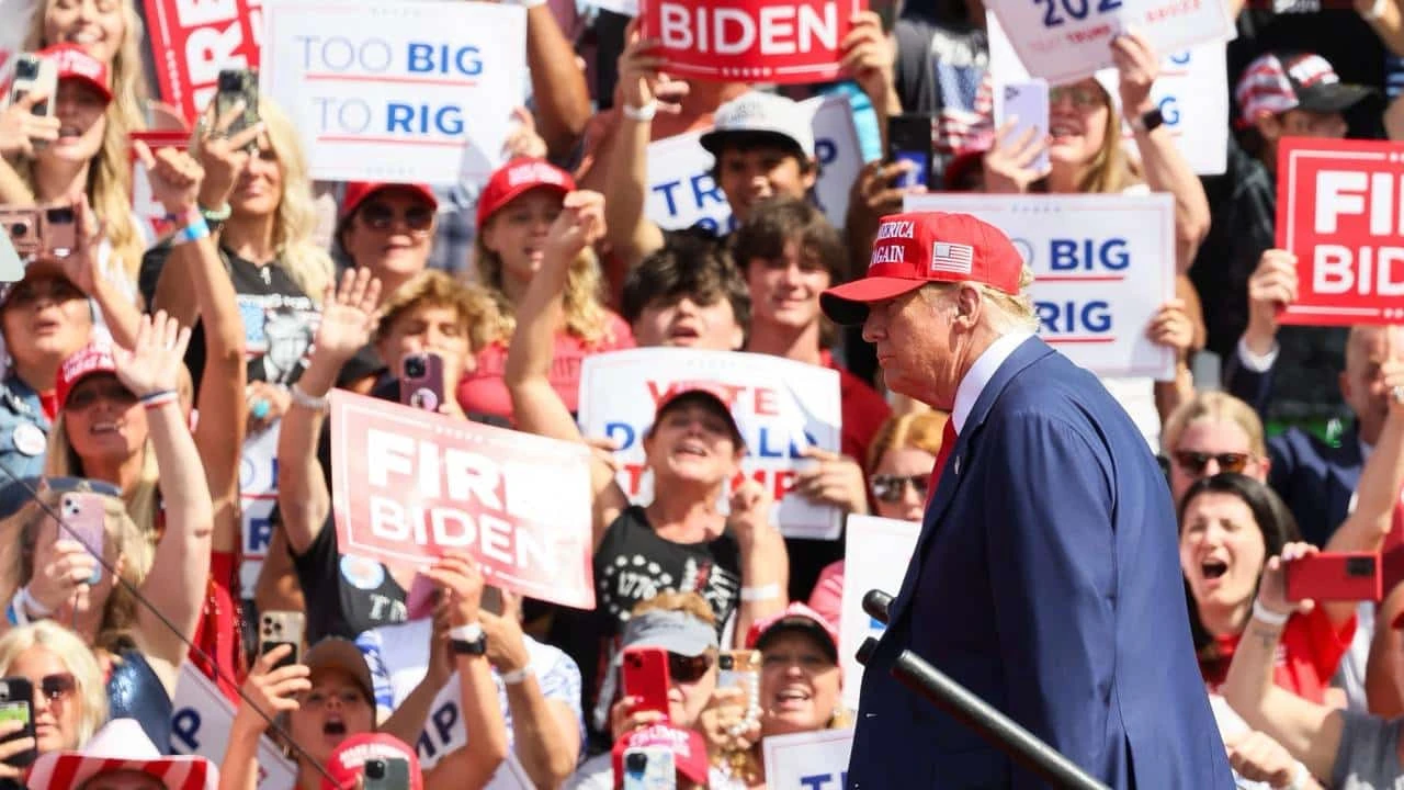 Покушение на Дональда Трампа вызвало подорожание биткоина, а вслед за ним и связанных с криптовалютой компаний / Фото: Reuters/Brendan McDermid