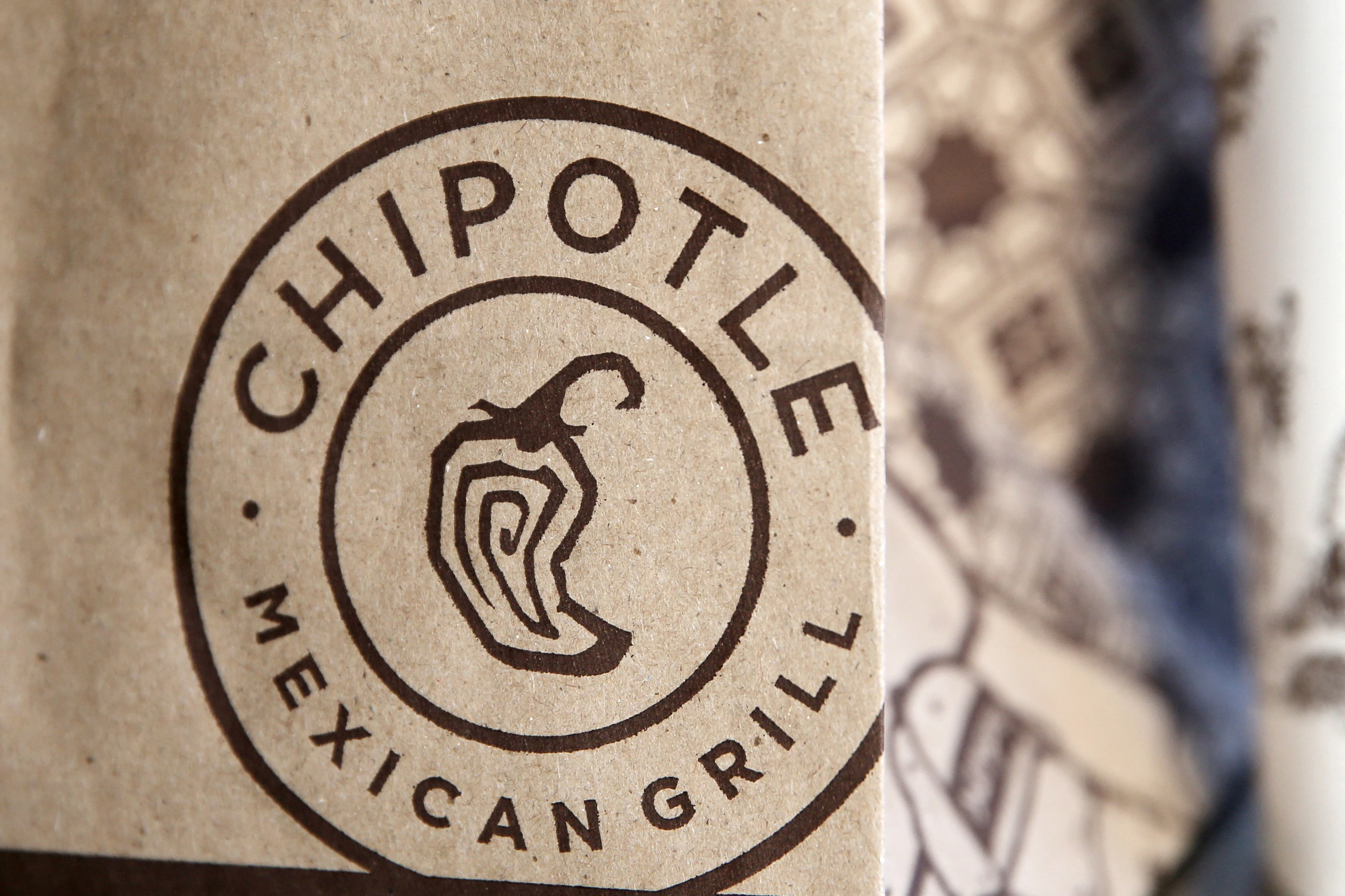 Chipotle потратит $50 млн на стандартизацию и увеличение порций буррито в своих ресторанах / Фото: Reuters/Andrew Kelly/