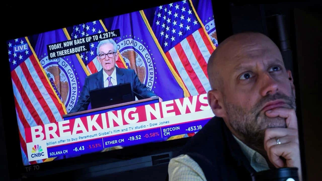 Перспектива слишком быстрого снижения ставки ФРС напугала инвесторов / Фото: Reuters/Brendan McDermid