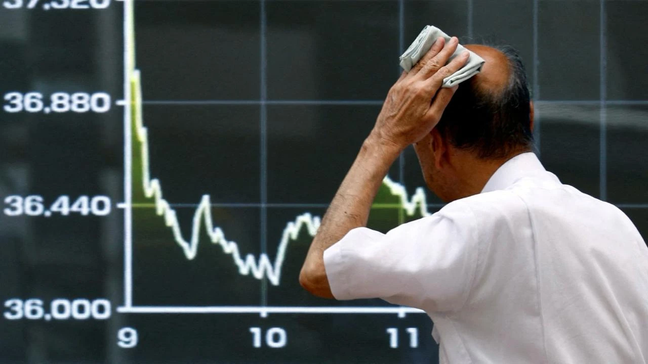 Распродажа акций в понедельник после Азии распространилась на Европу и США / Фото: Reuters/Issei Kato