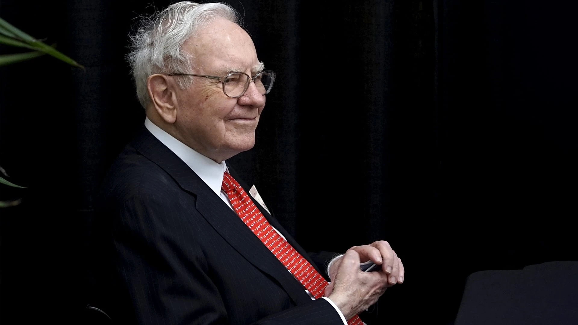 Глава Berkshire Hathaway Уоррен Баффет играет в бридж на годовом собрании акционеров Berkshire / Фото: Reuters/Rick Wilking
