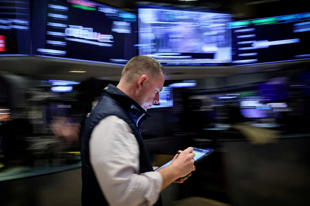 Dow Jones Industrial Average вырос на 1,4% после публикации данных по безработице / Фото: Reuters/Brendan McDermid