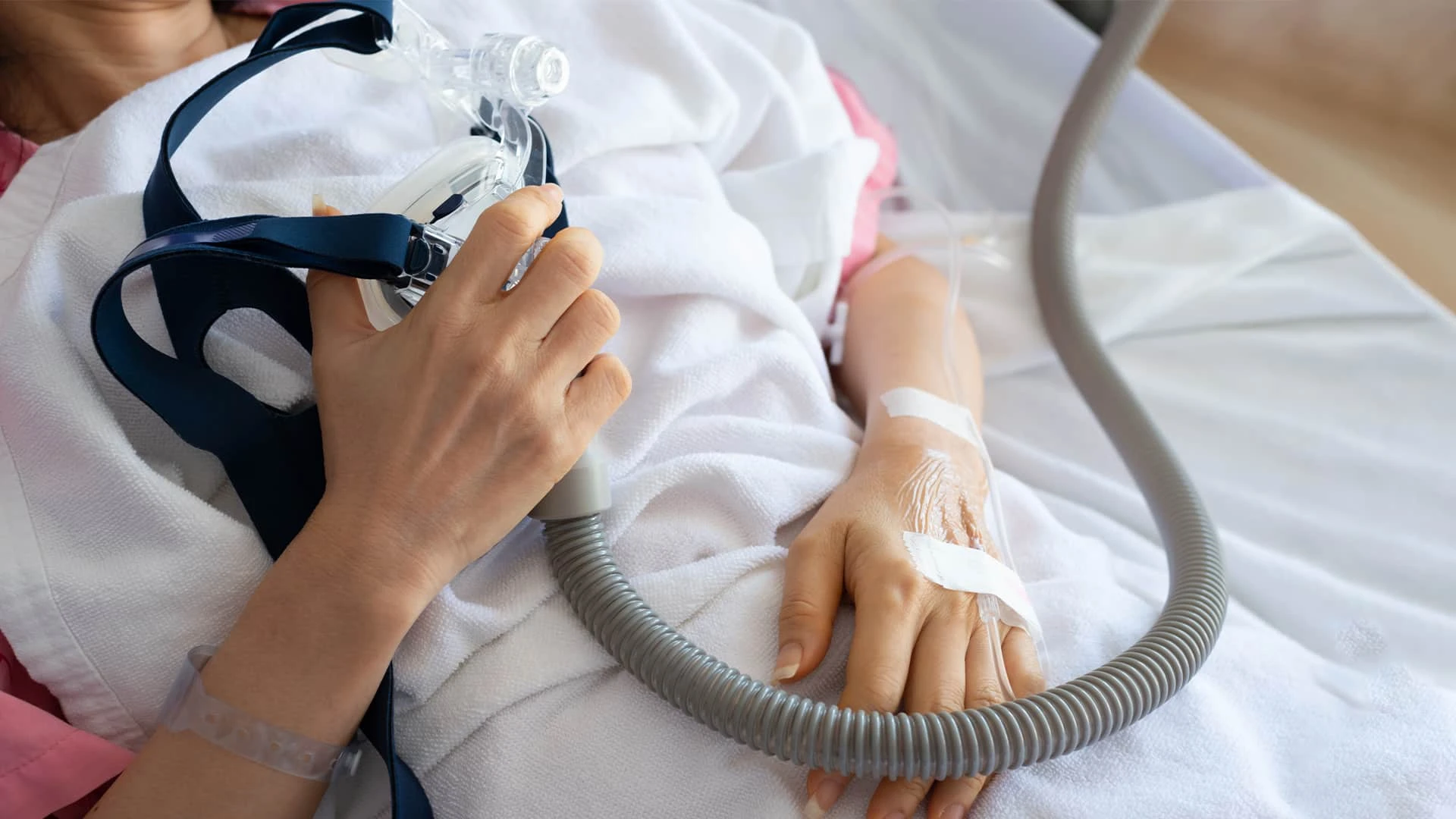 Количество пациентов, нуждающихся в респираторной поддержке, высоко / Фото: shutterstock