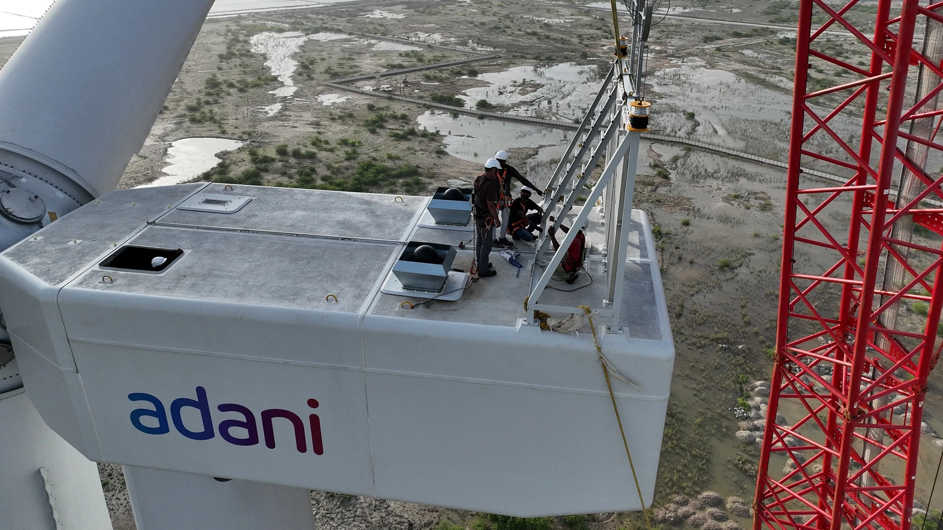 Акции Adani Group упали, когда шортисты из Hindenburg обвинили главу индийского биржевого регулятора в совместном бизнесе с семьей Адани / Фото: Adani