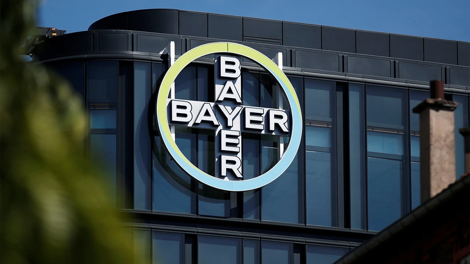 Офис Bayer в комунне Ла-Гаренн-Коломб недалеко от Парижа / Фото: Reuters Benoit Tessier