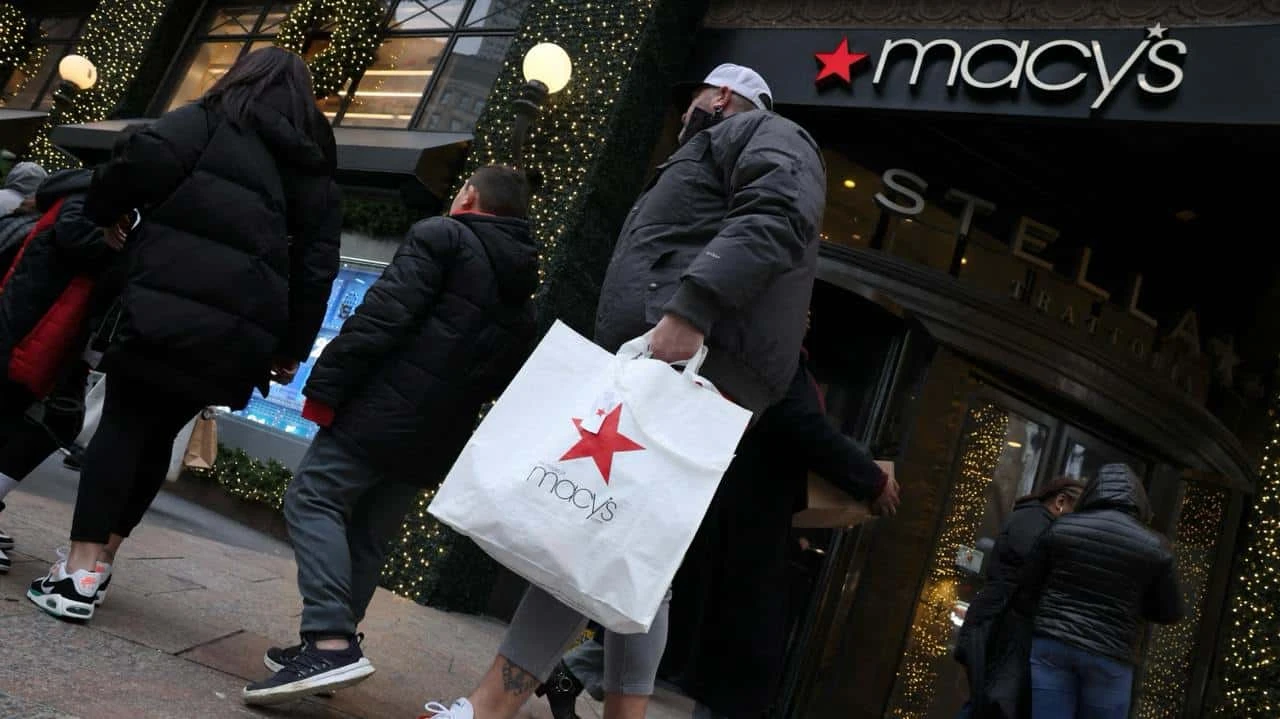 Акции Macys упали на 14% после понижения годового прогноза / Фото: Reuters /Brendan McDermid