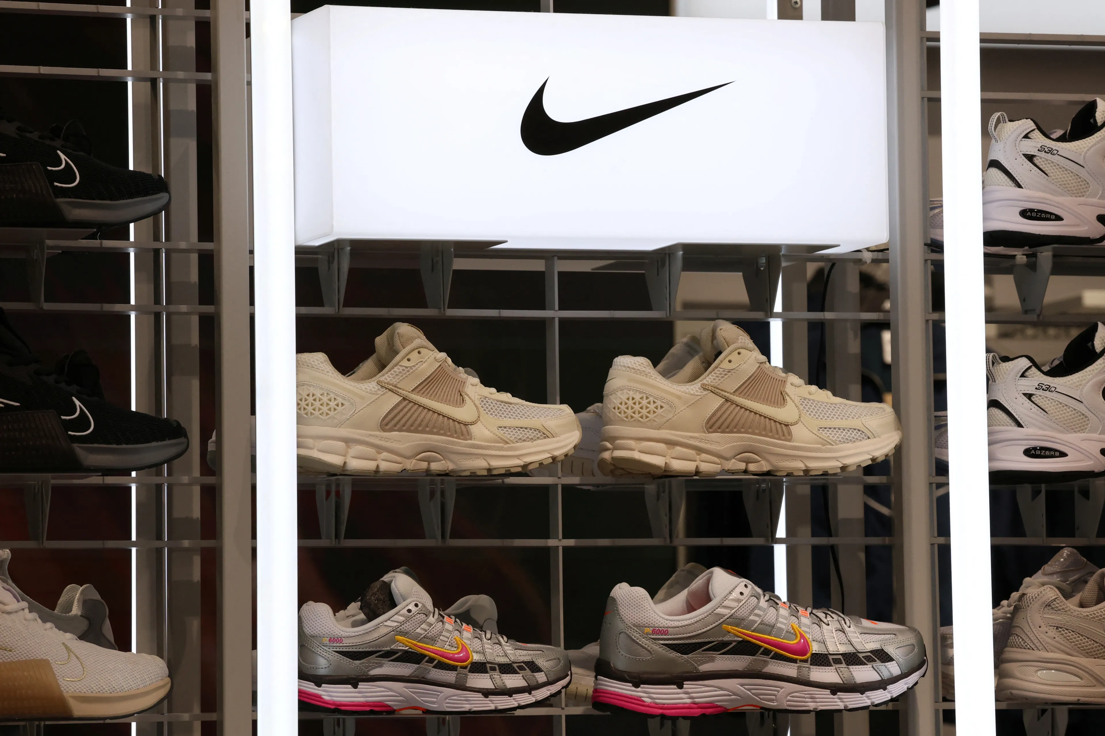 Акции Nike подорожали на 18% с 24 июля, который стал для них худшим днем за четыре года / Фото: Reuters/Mina Kim