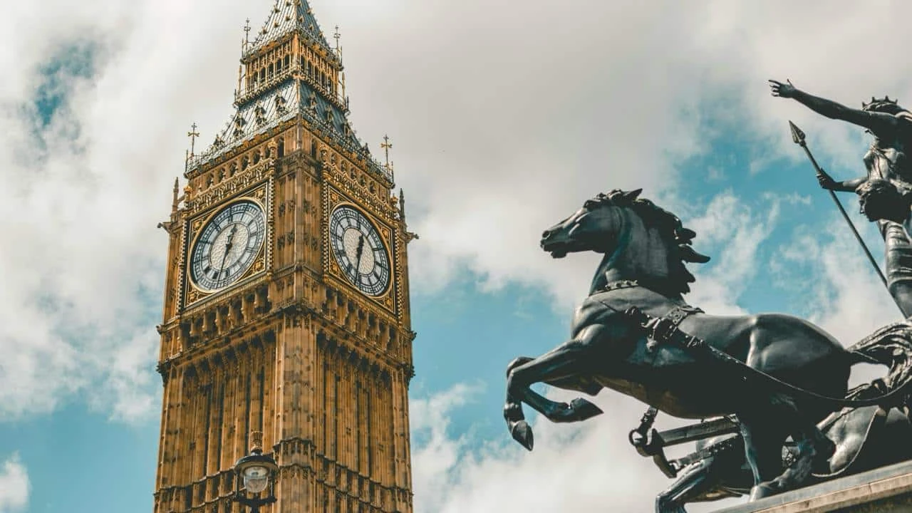 Акции британских компаний сейчас недооценены и тем привлекательны для инвесторов, считает Goldman Sachs / Фото: Unsplash /Jurica Koletić