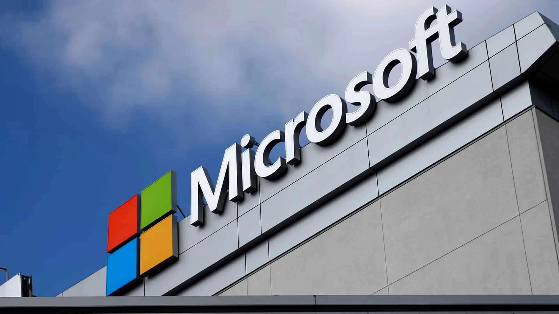 Инвесторы слабо отреагировали на решение Microsoft провести еще один выкуп акций на $60 млрд / Фото: Reuters/Lucy Nicholson
