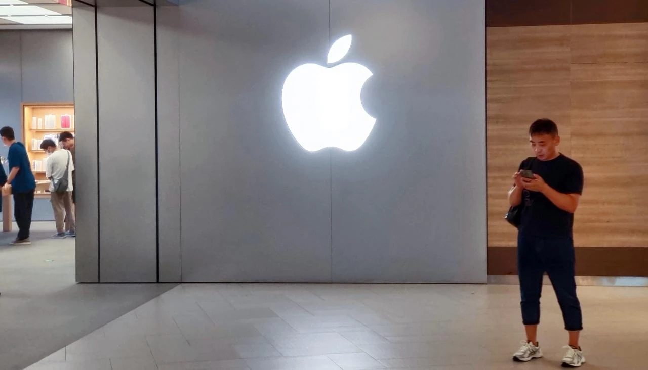 Скидки на новые iPhone в Китае достигают 11% / Фото: Reuters /Costfoto