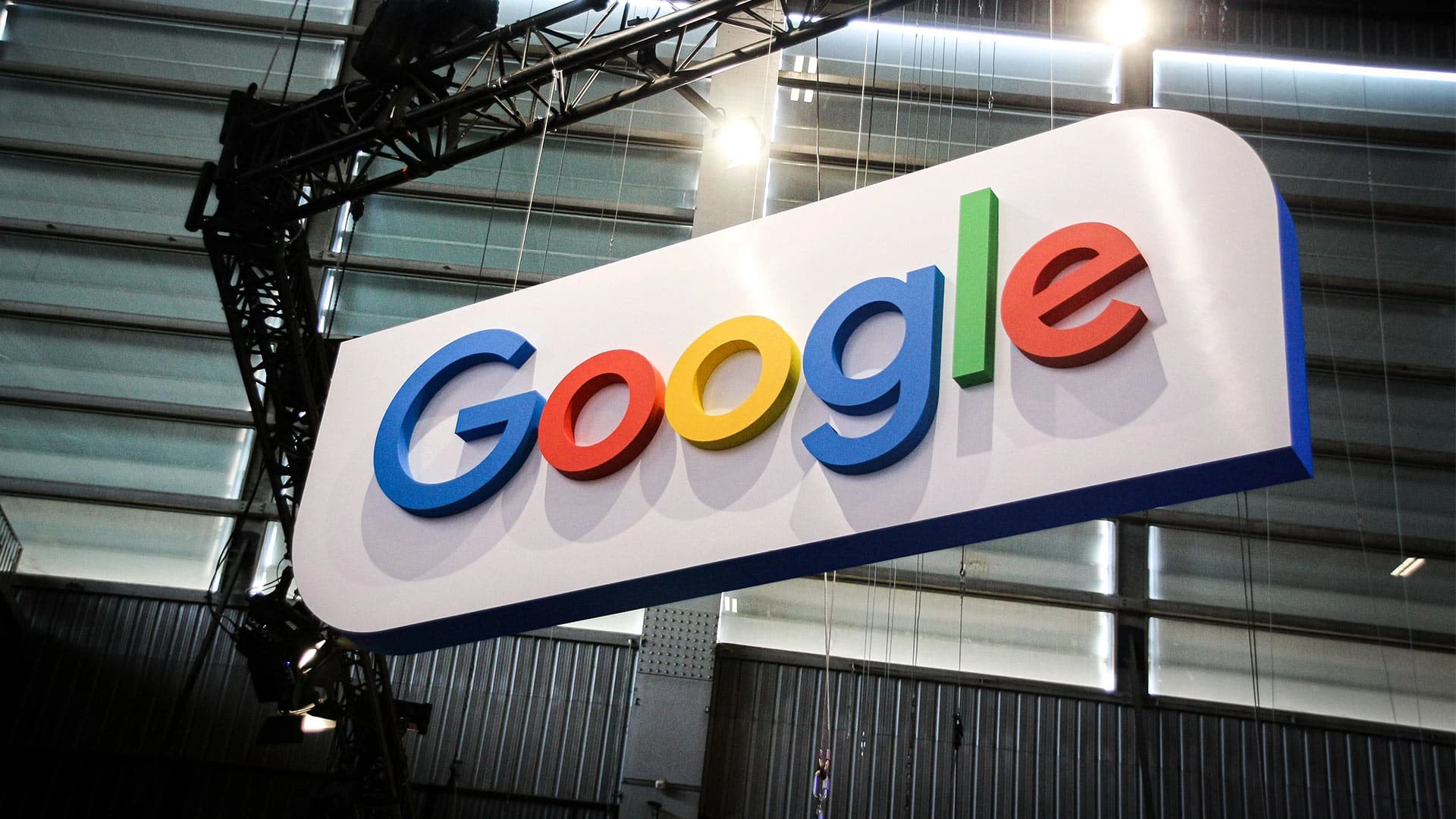 Google выиграла в ЕC спор по делу о штрафе на 1,5 млрд евро за нарушения на рынке интернет-рекламы / Фото: Shutterstock