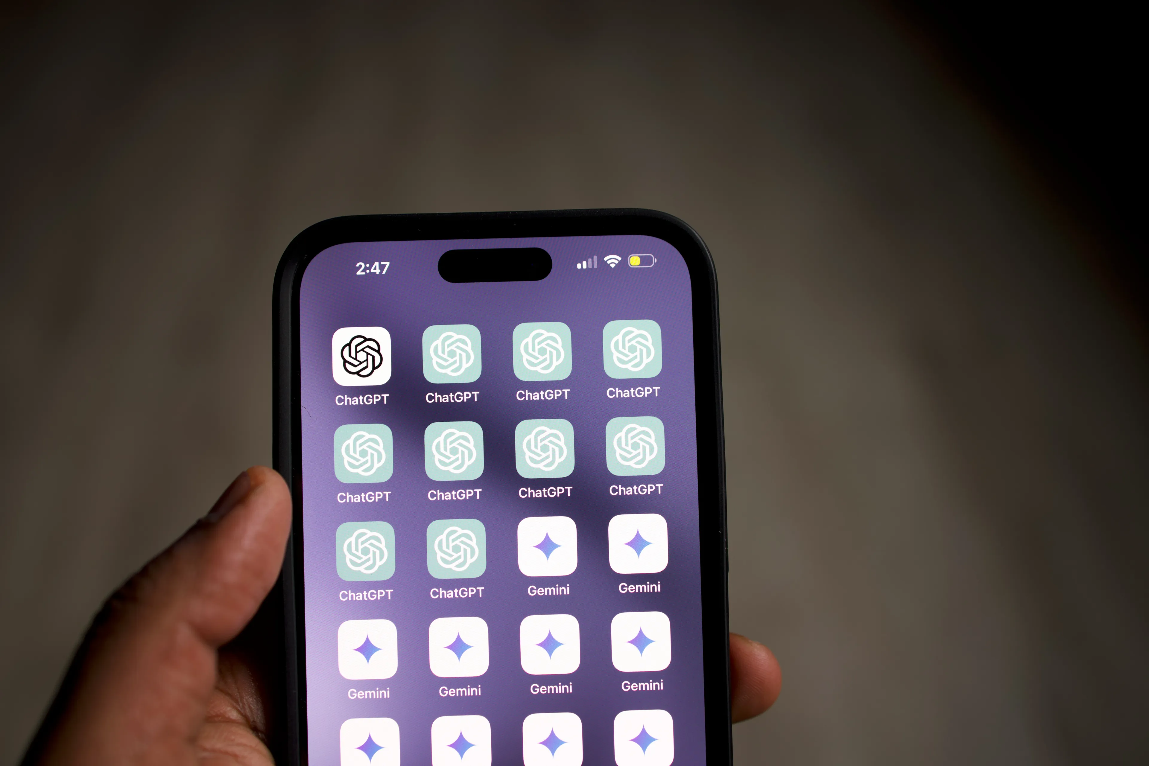 В новом раунде финансирования инвесторы предложили OpenAI больше денег, чем компании нужно / Фото: Unsplash/Solen Feyissa