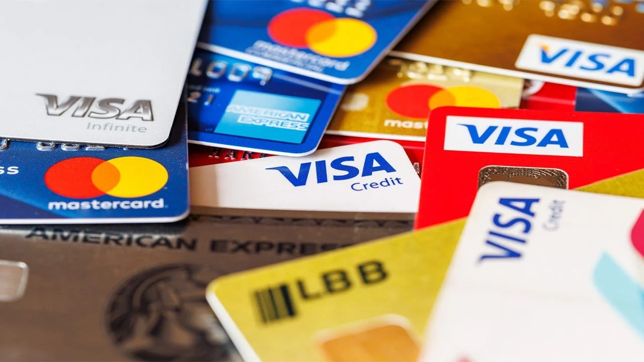 Минюст США может обвинить Visa в заключении эксклюзивных соглашений на рынке дебетовых карт / Фото: Shutterstock