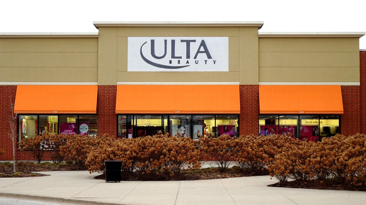 За последние 12 месяцев стоимость акций Ulta Beauty практически не изменилась / Фото: Shutterstock