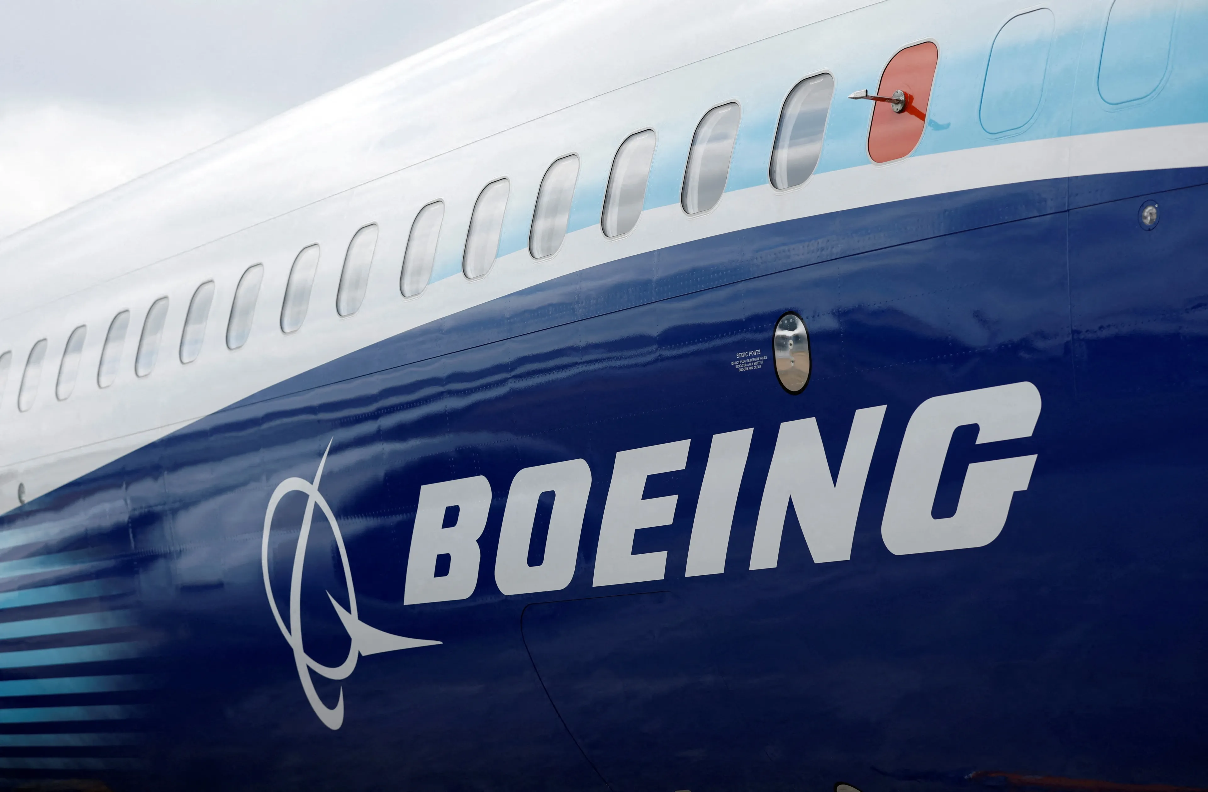 Boeing не сможет масштабировать производство 737 MAX, пока не обеспечит контроль качества сборки на надлежащем уровне, заявили в FAA / Фото: Reuters/Peter Cziborra