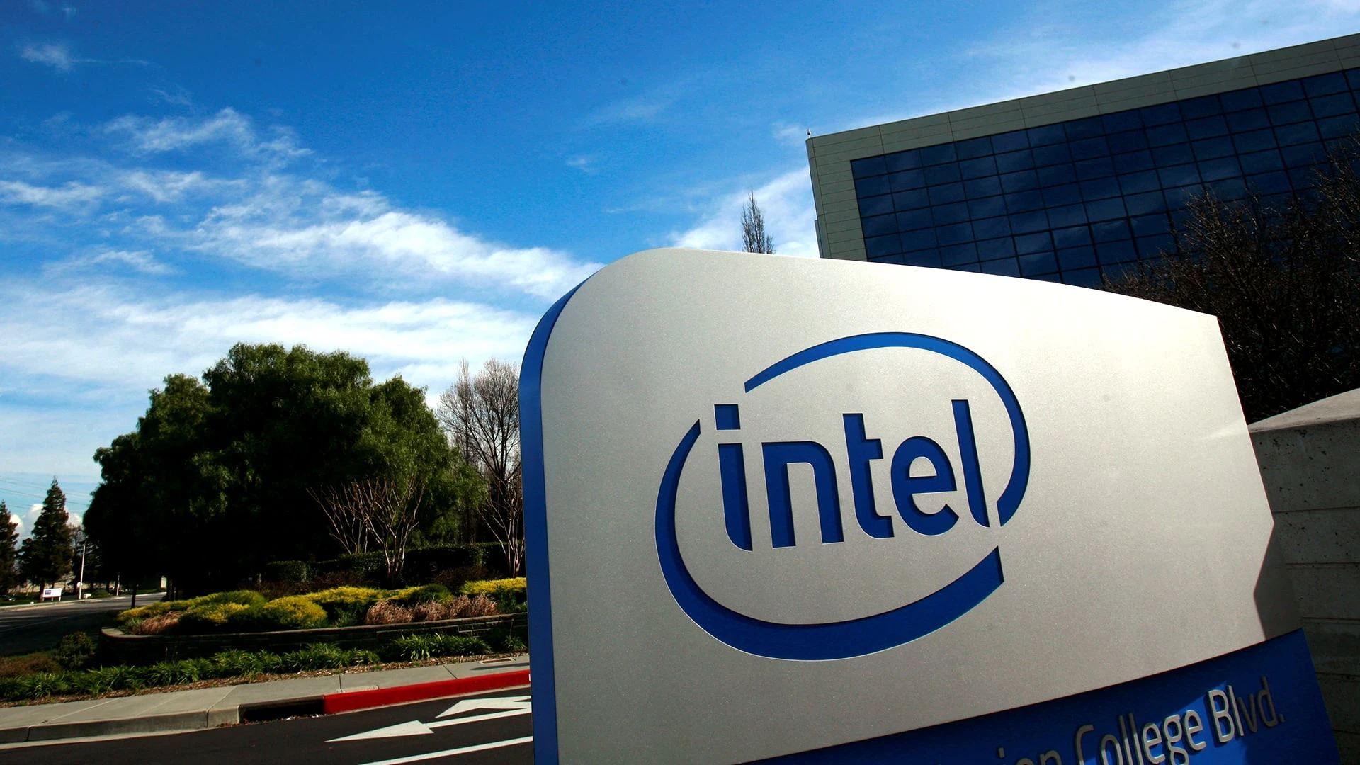 Intel заявил Arm, что его проектный бизнес не продается / Фото: Reuters/Robert Galbraith