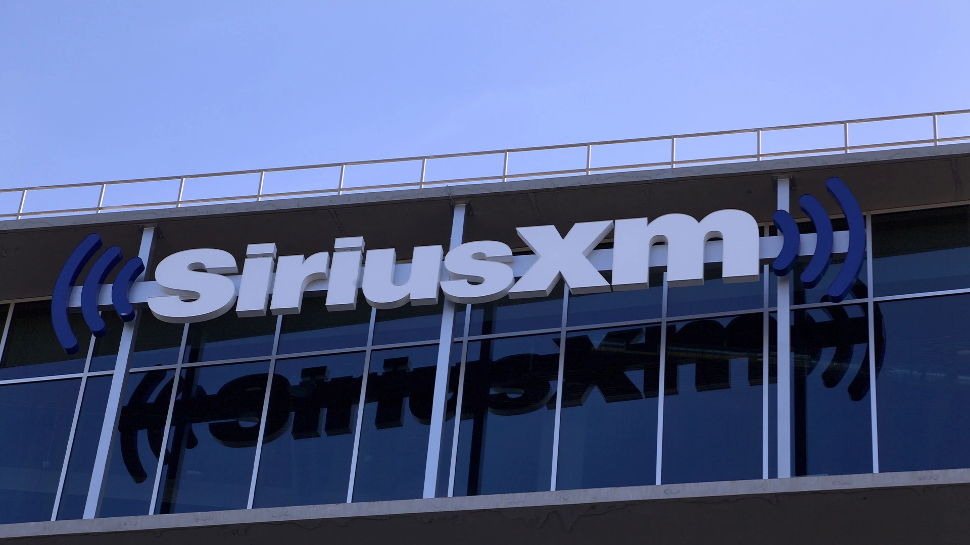 Интерес со стороны Berkshire в очередной раз поднял котировки Sirius XM / Фото: Shutterstock