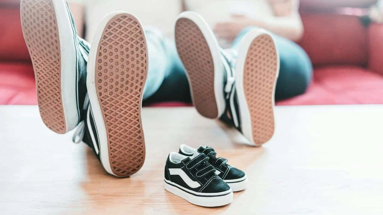 Интерес потребителей к кедам Vans приближается к своему пику, считает Wells Fargo / Фото: Unsplash/Julian Hochgesang