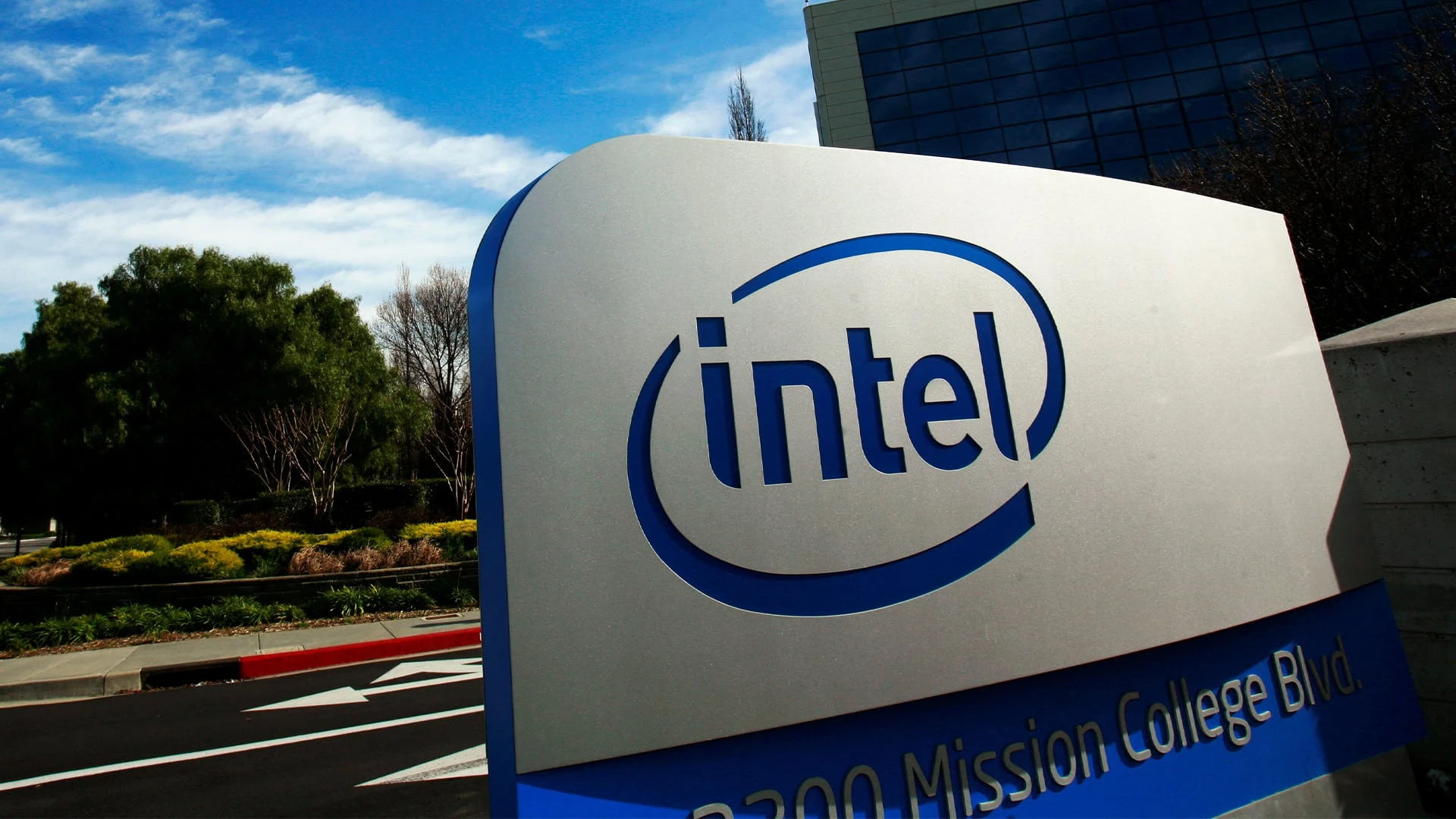 Qualcomm откладывает решение о покупке Intel до завершения президентских выборов в США / Фото: Reuters/Robert Galbraith