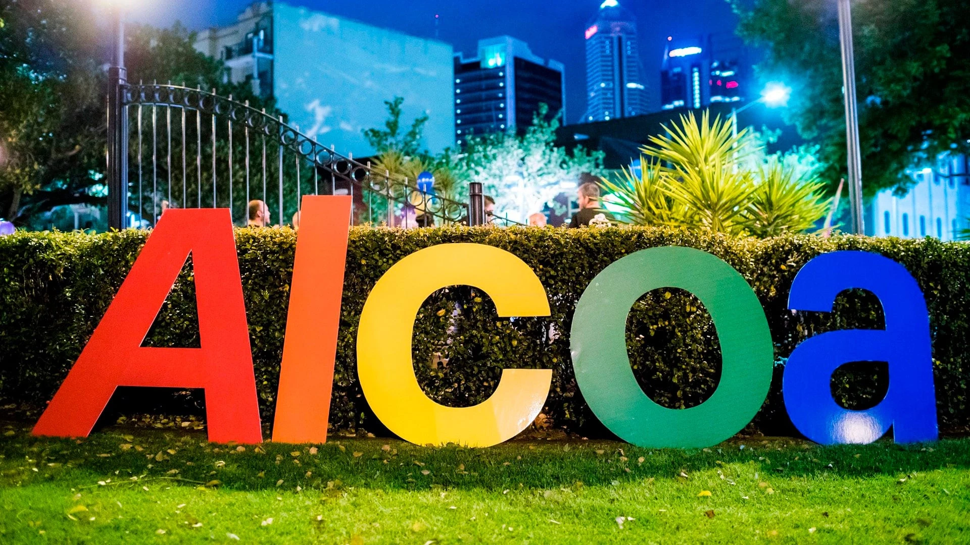 Производитель алюминия Alcoa вышел в прибыль благодаря росту цен на металл / Фото: Facebook/Alcoa