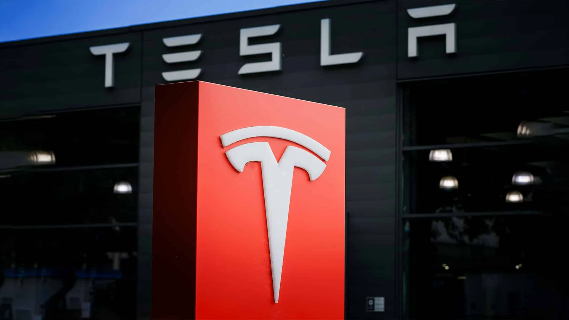 RBC считает Tesla способной выдержать ценовую войну / Фото: Photothek via Reuters Connect