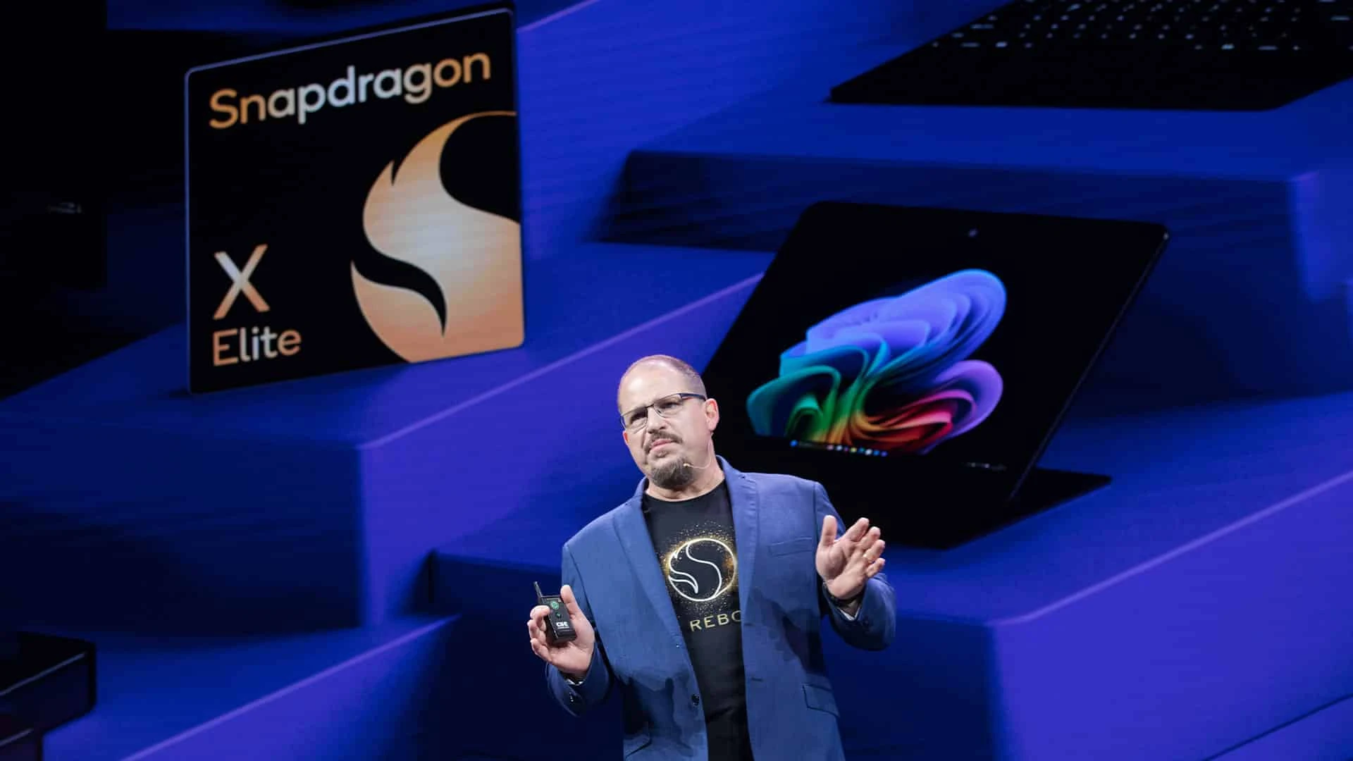 Qualcomm поставляет Microsoft энергоэффективные процессоры Snapdragon X для ноутбуков с искусственным интеллектом / Фото: Shutterstock