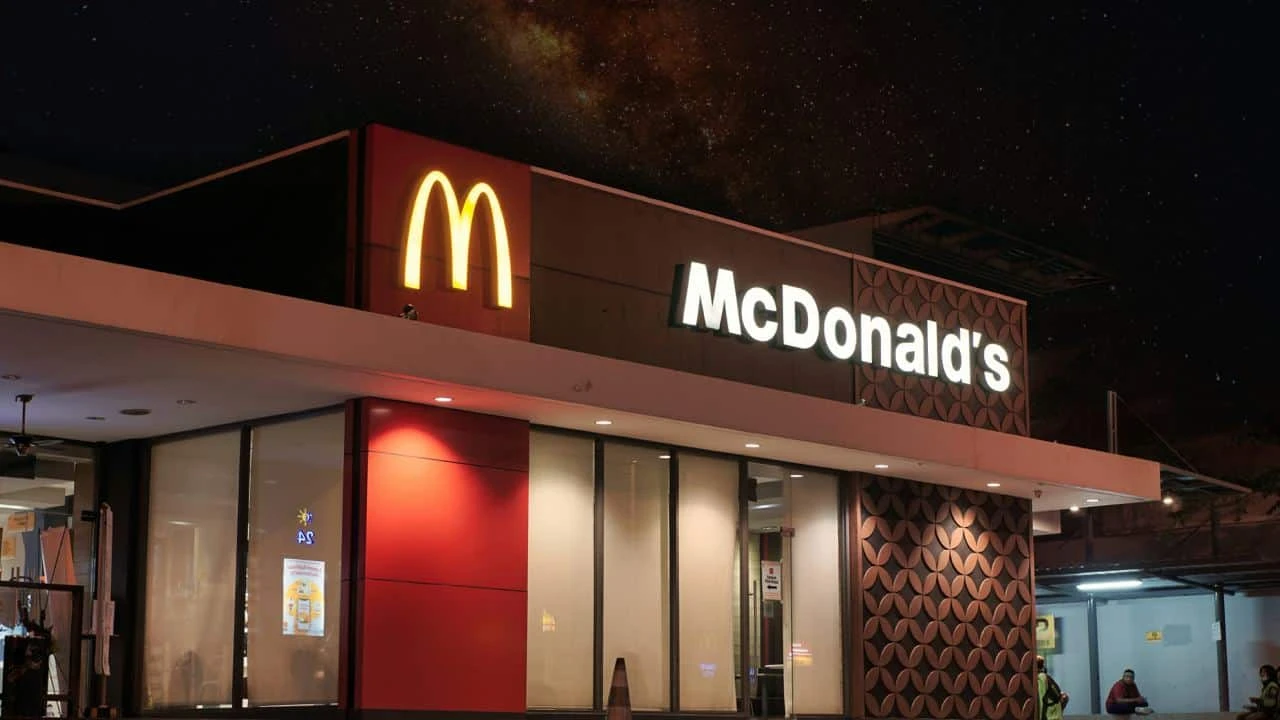 McDonald’s показал худшие результаты глобальных продаж за четыре года / Фото: Unsplash/ Visual Karsa