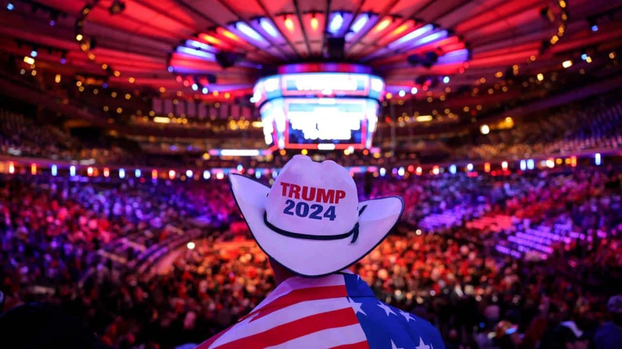 Политика Дональда Трампа на посту президента может помешать ФРС снижать ставку в дальнейшем, говорят аналитики / Фото: Reuters /Andrew Kelly