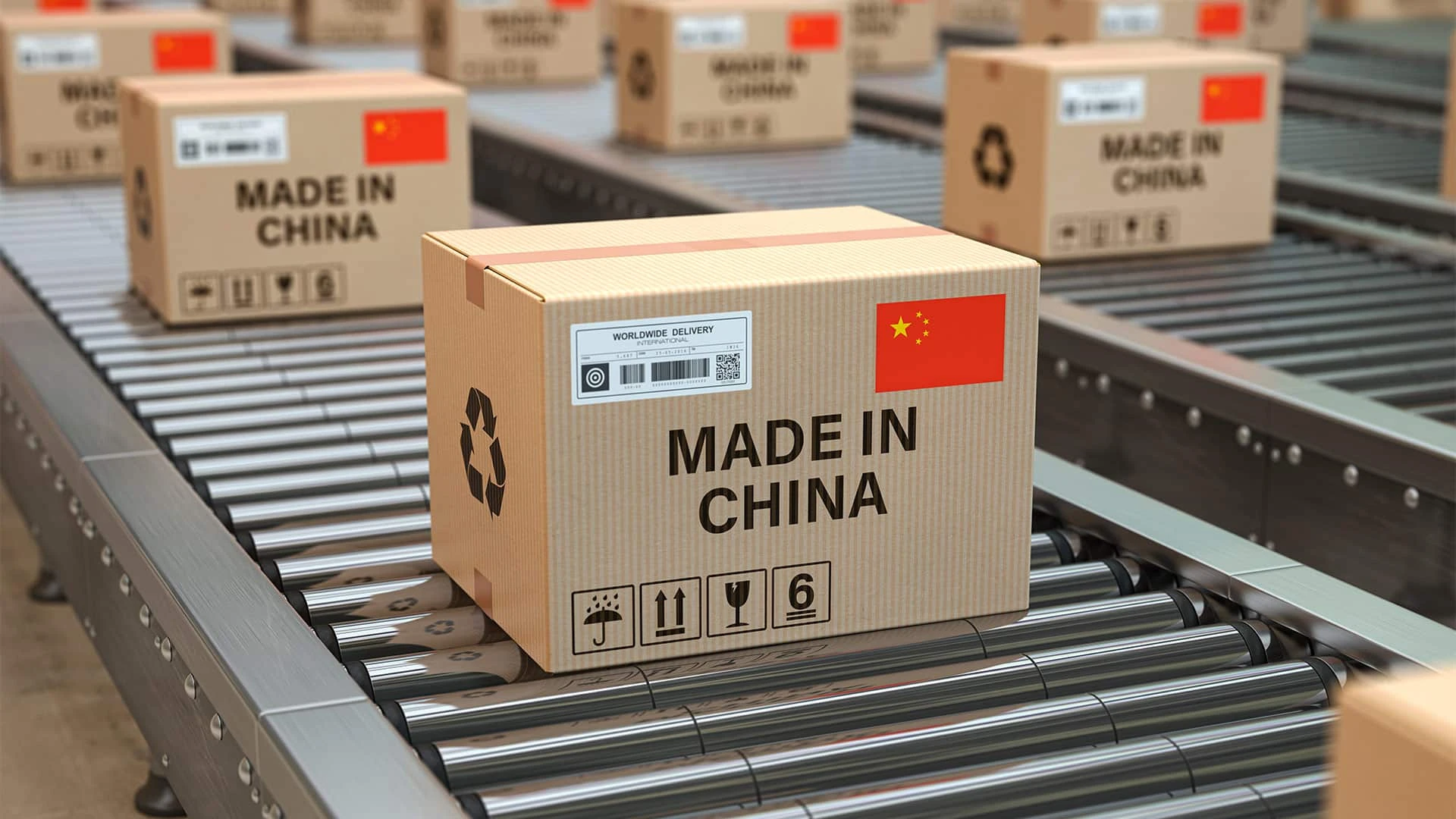 Последствия новых пошлин на китайские товары, которые предлагал ввести Трамп, вряд ли проявятся раньше второй половины 2025 года / Фото: Shutterstock