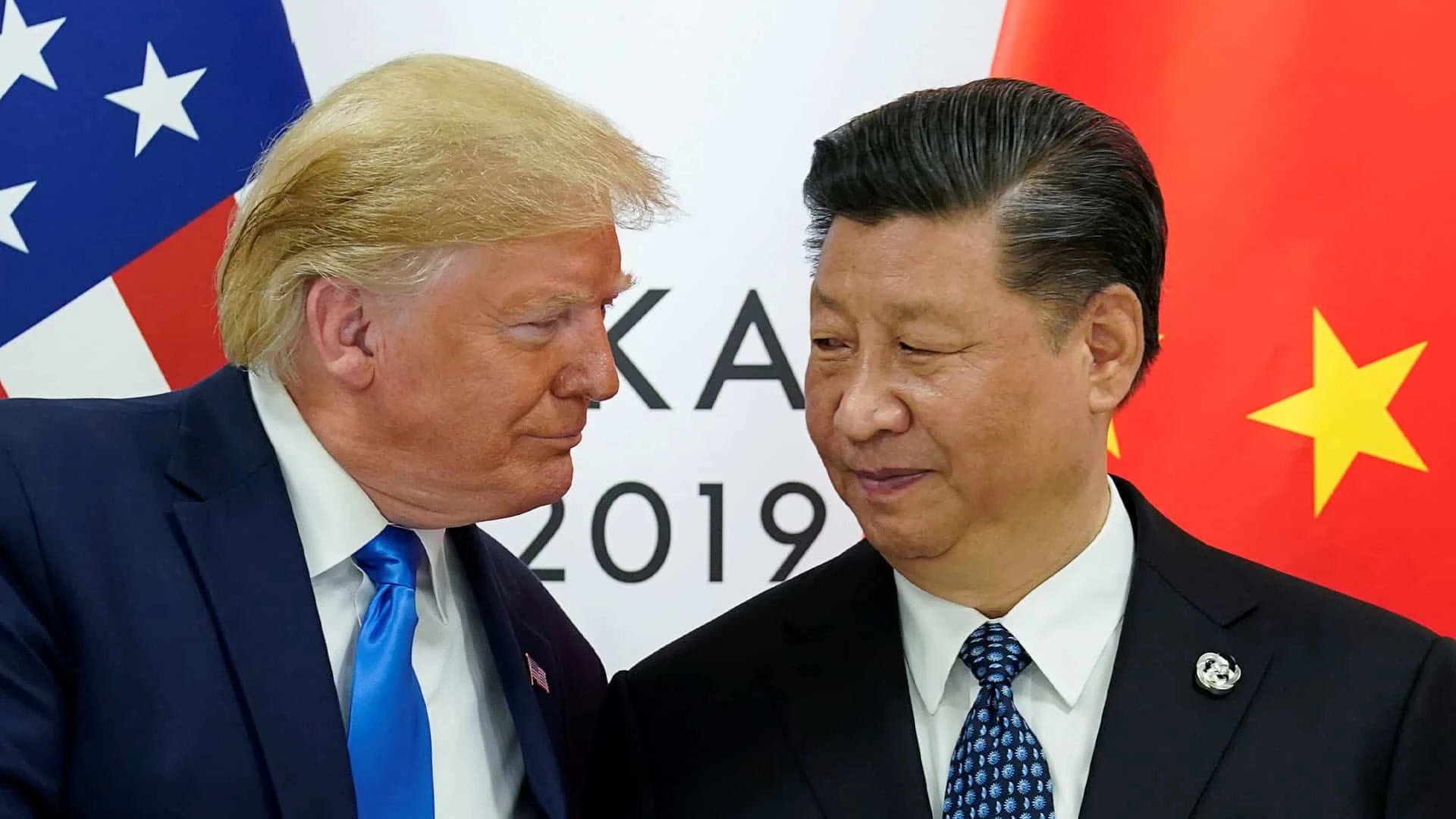 На фото - избранный президент США Дональд Трамп и председатель КНР Си Цзиньпин. После возвращения Трампа в Белый дом американскому бизнесу нужно готовиться к серии непредсказуемых шагов против Китая. REUTERS/Kevin Lamarque