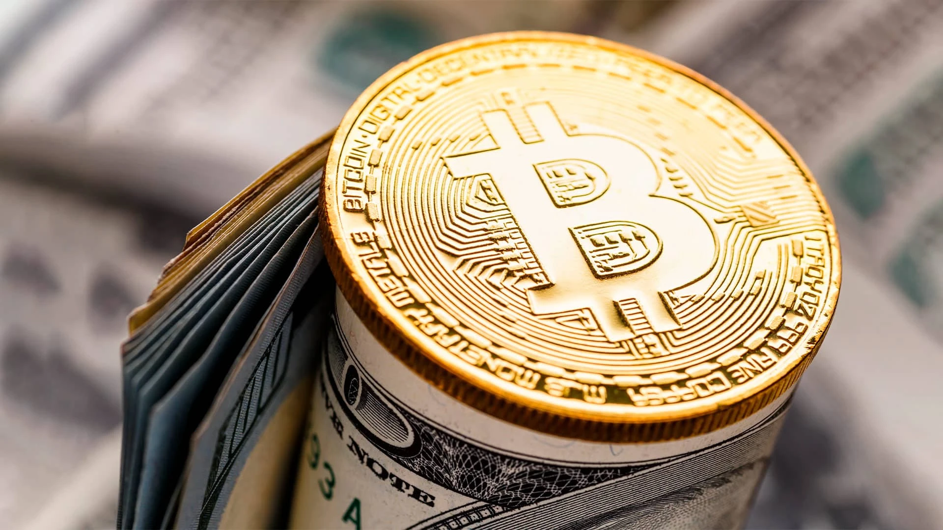 После того, как на выборах президента США победил Дональд Трамп, биткоин побил несколько рекордов стоимости. Фото: shutterstock