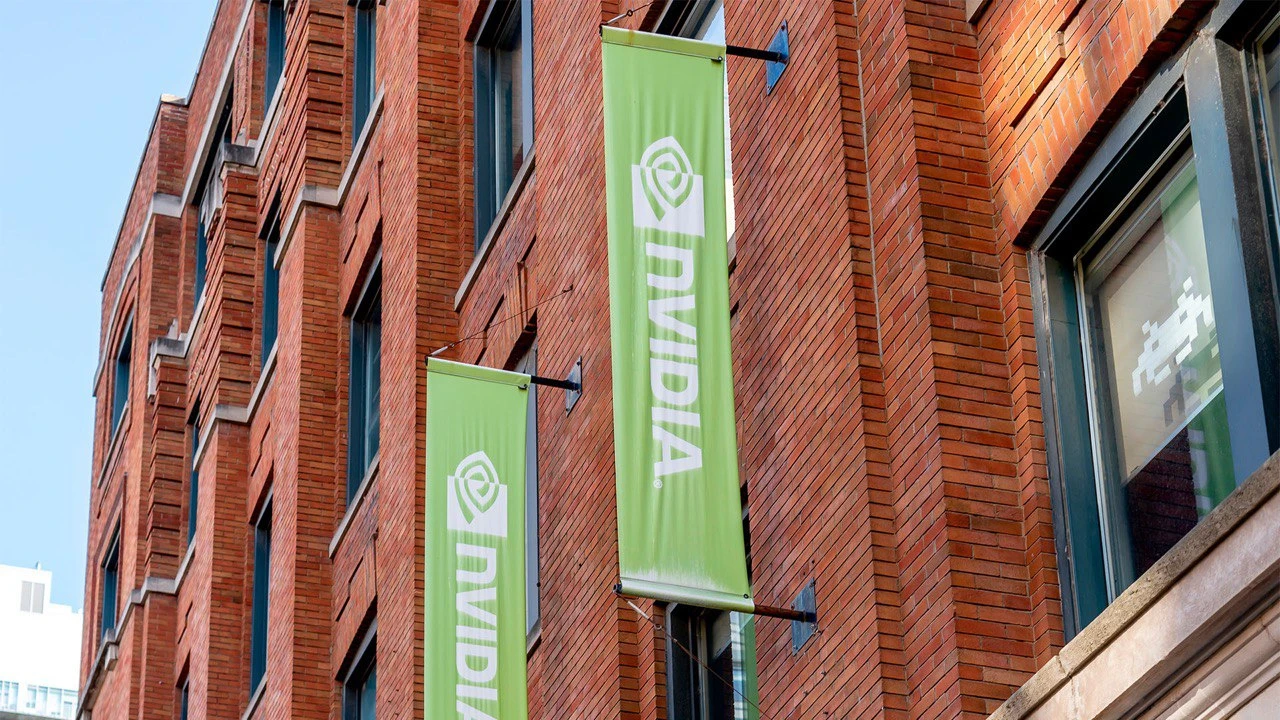 Инвесторов разочаровал прогноз по выручке Nvidia, но аналитики сохранили позитивный настрой и подтвердили рекомендации покупать акции / Фото: Shutterstock