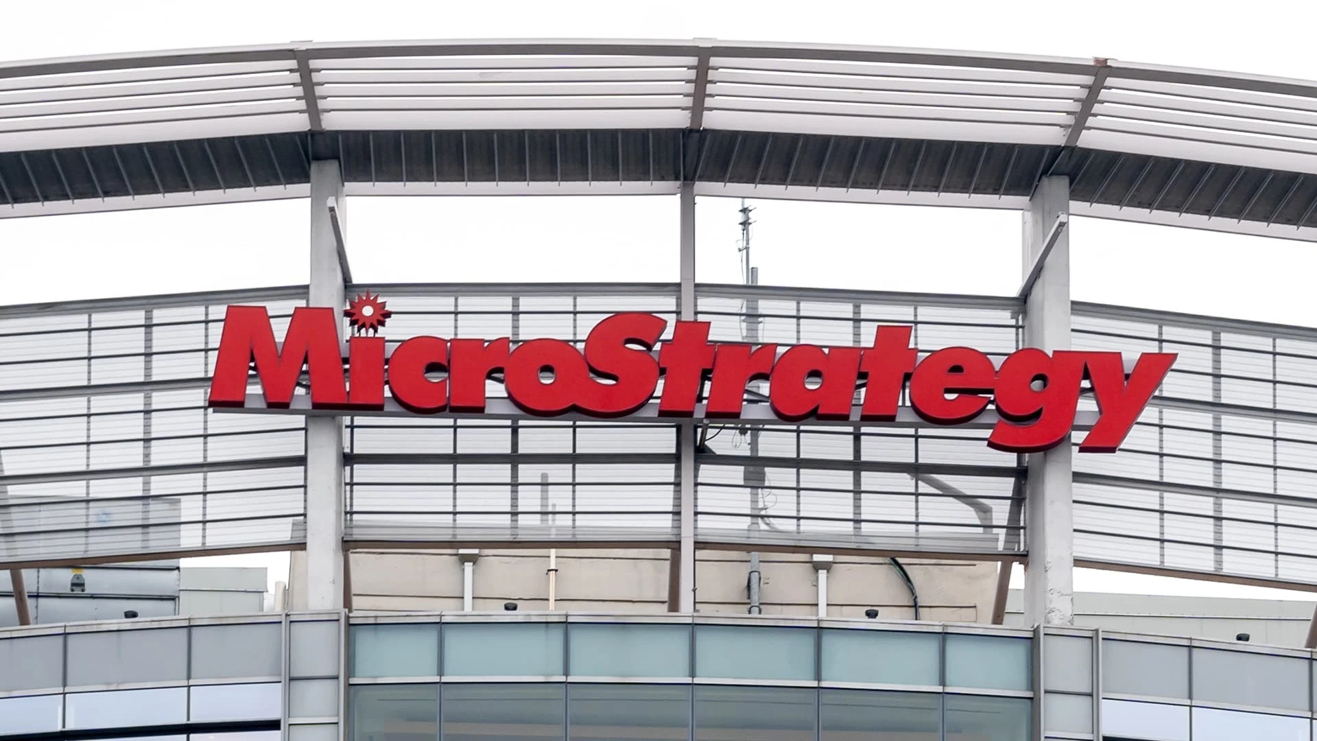 Bernstein повысил таргет по MicroStrategy сразу до $600 за акцию с $290 / Shutterstock