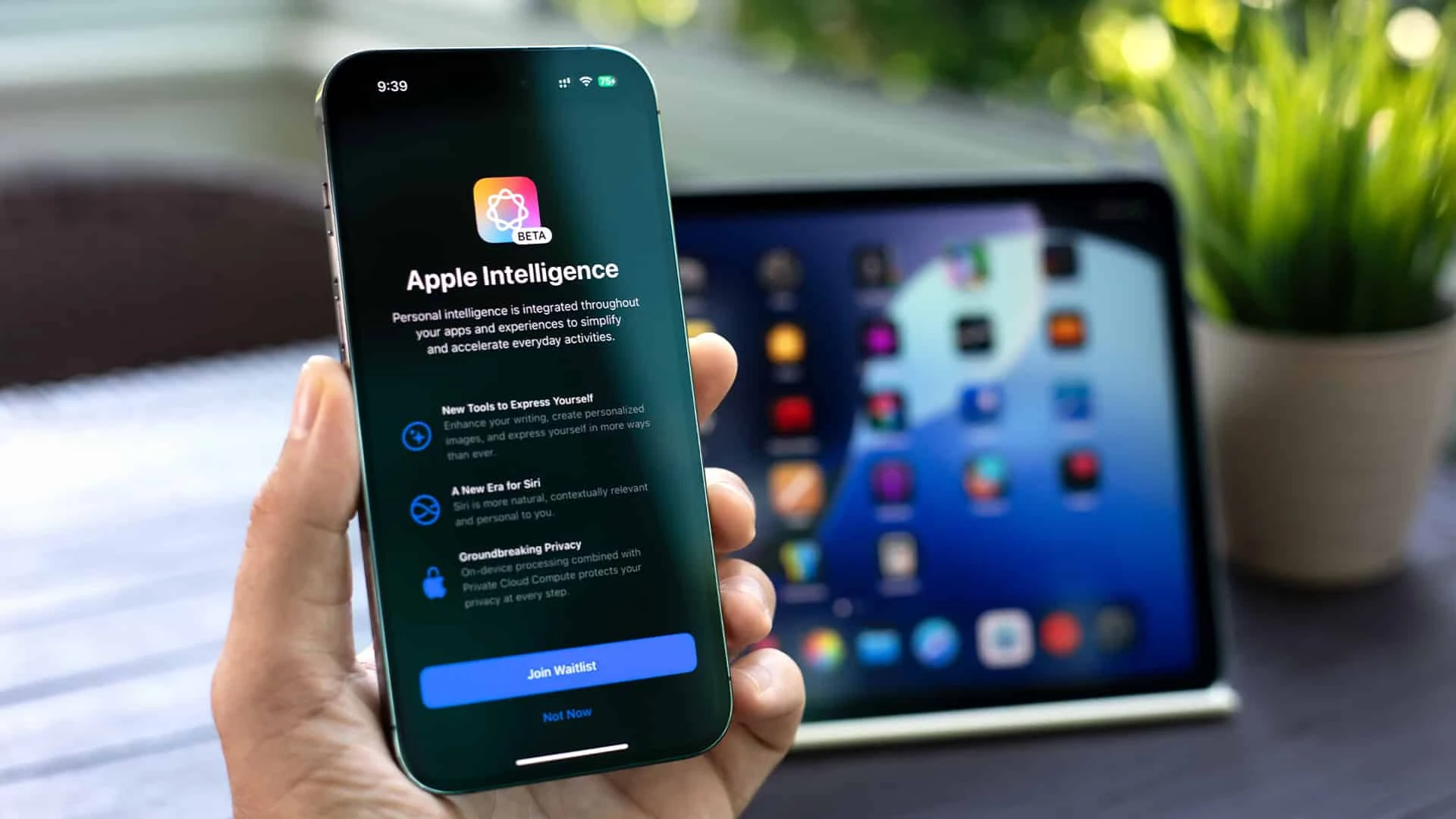 Половина пользователей iPhone, не планирующих обновлять смартфон в следующем году, указали причиной медленное развертывание ИИ-сервисов / Фото: Shutterstock